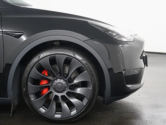 Tesla Model Y 2023 photo 2