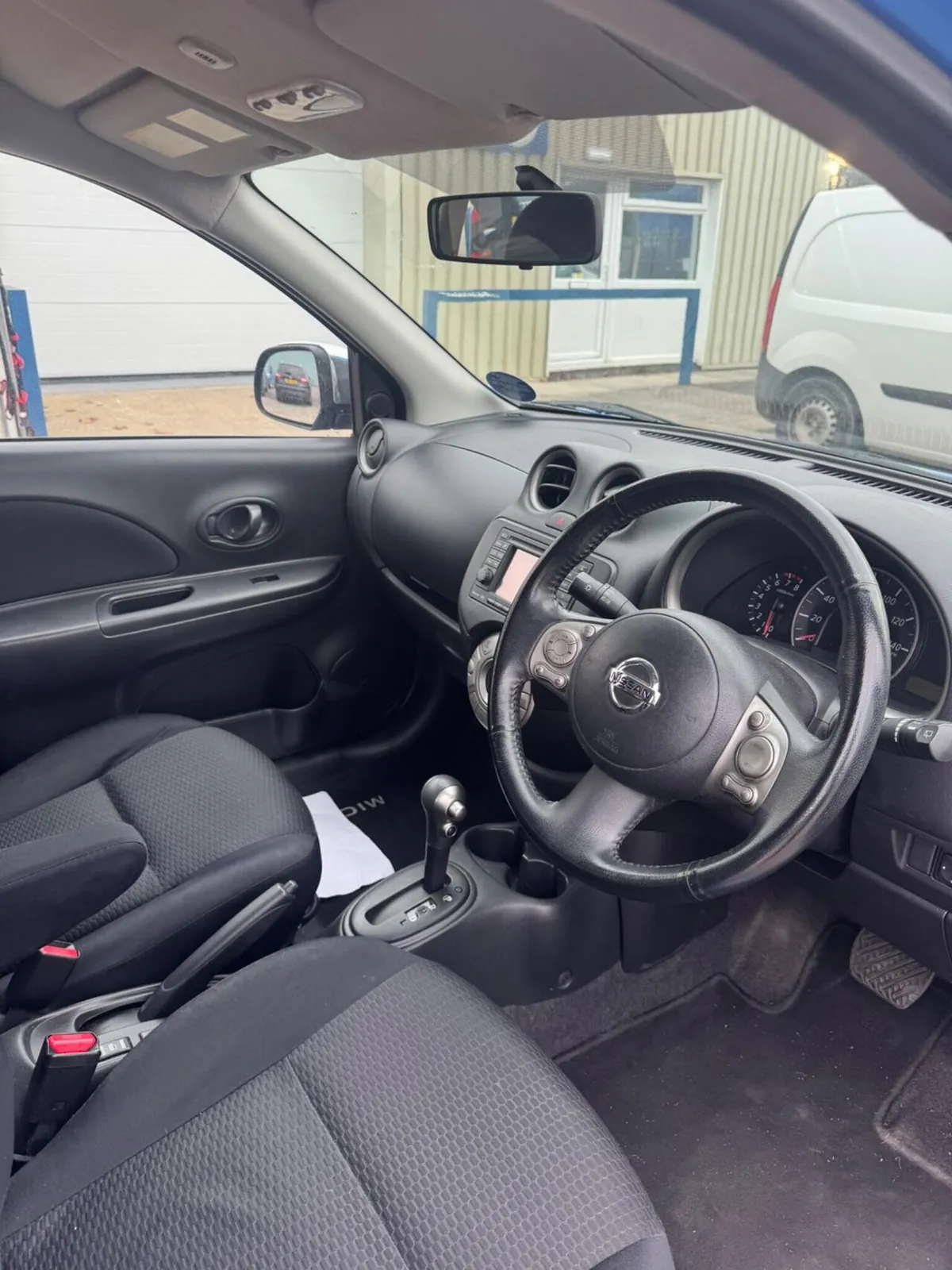 Nissan Micra 2011 photo 5