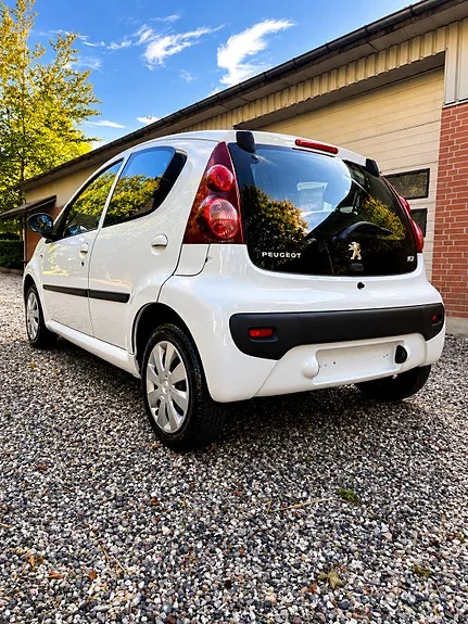 Peugeot 107 2012 photo 2