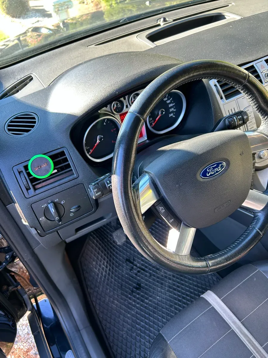 Ford Kuga 2012 photo 2