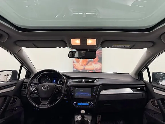 Toyota Avensis 2015 photo 2