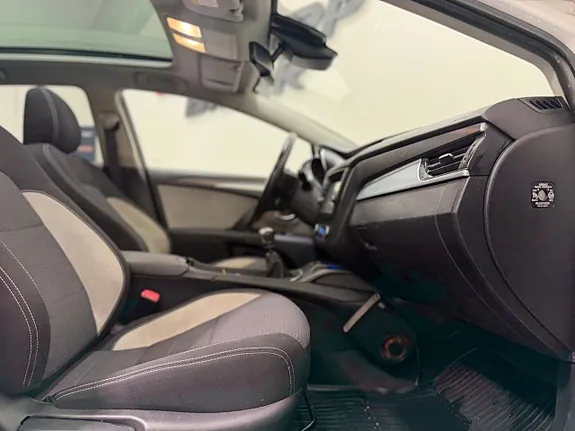 Toyota Avensis 2015 photo 5