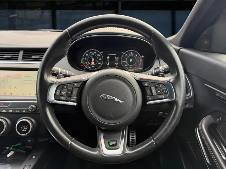 Jaguar E-Pace 2019 photo 4