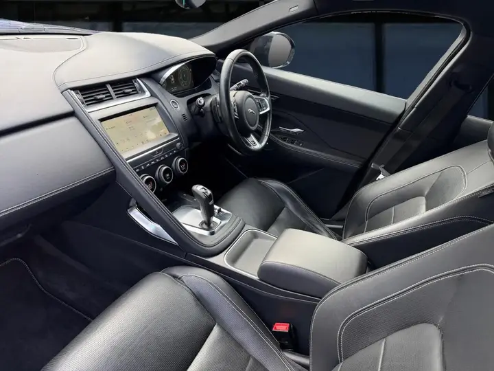 Jaguar E-Pace 2019 photo 2