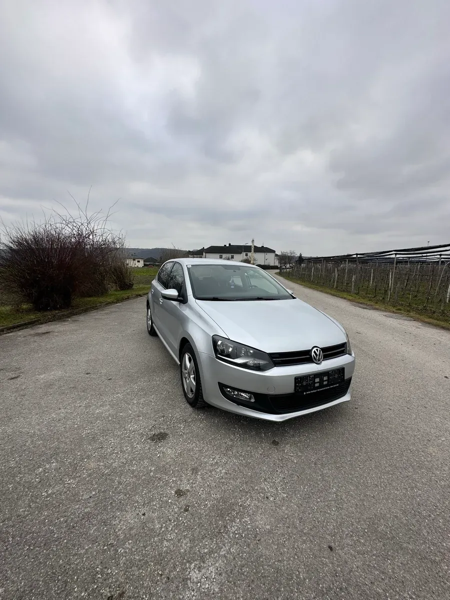 Volkswagen Polo 2011 photo 2