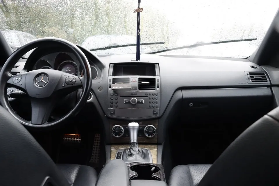 Mercedes-Benz C-Class 2010 photo 3
