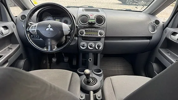 Mitsubishi Colt 2010 photo 5