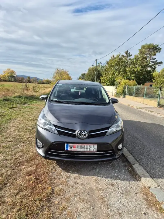 Toyota Verso 2015 photo 2
