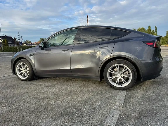 Tesla Model Y 2023 photo 3