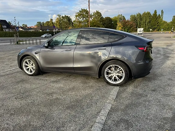 Tesla Model Y 2023 photo 2
