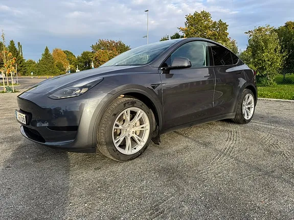 Tesla Model Y 2023 photo 5