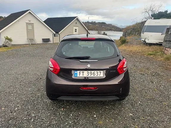 Peugeot 208 2013 photo 5