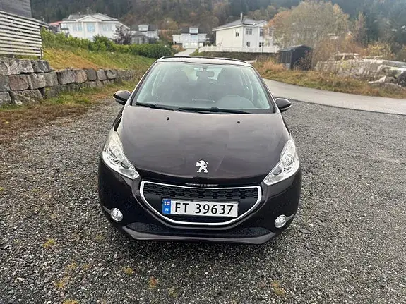 Peugeot 208 2013 photo 3