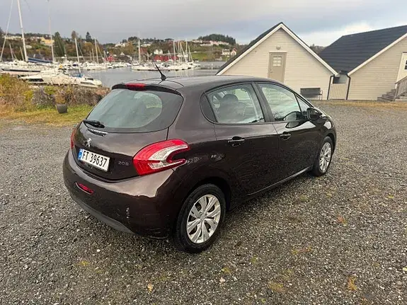 Peugeot 208 2013 photo 4