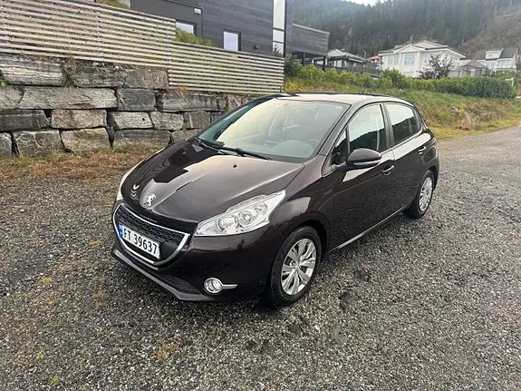 Peugeot 208 2013 photo 2