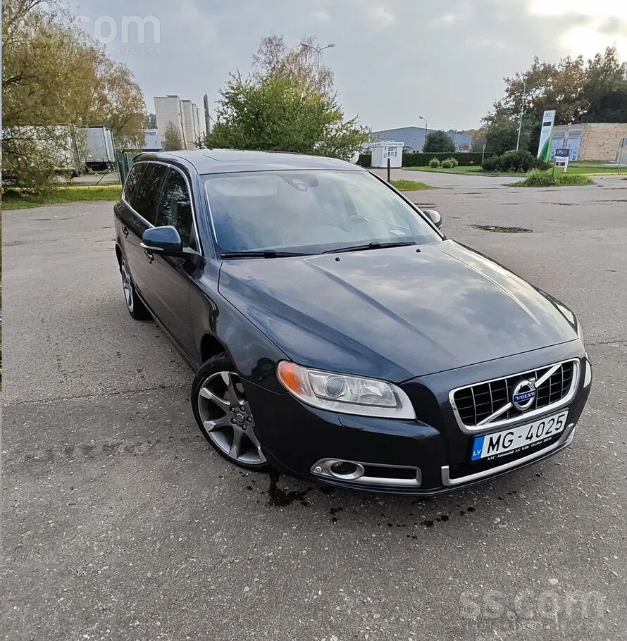 Volvo V70 2012 photo 2