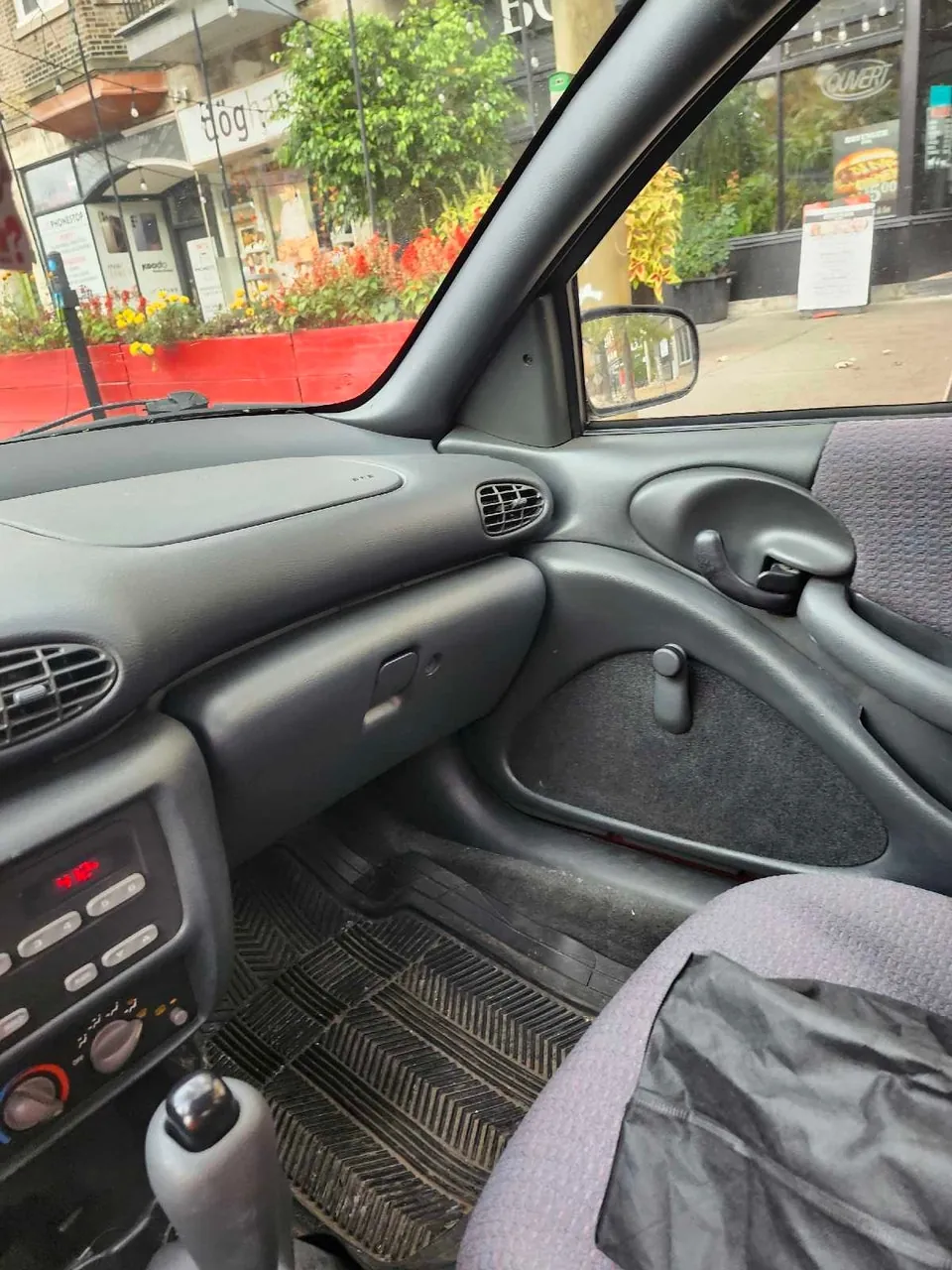 Pontiac Sunfire 2001 photo 2