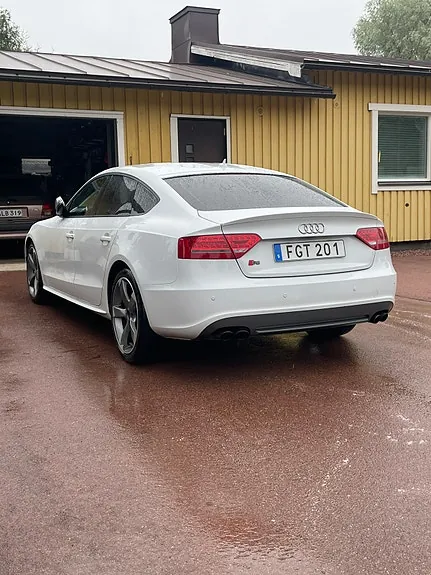 Audi S5 2011 photo 2