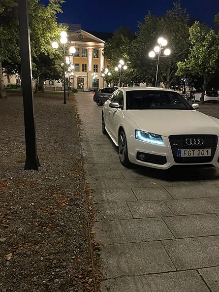Audi S5 2011 photo 4