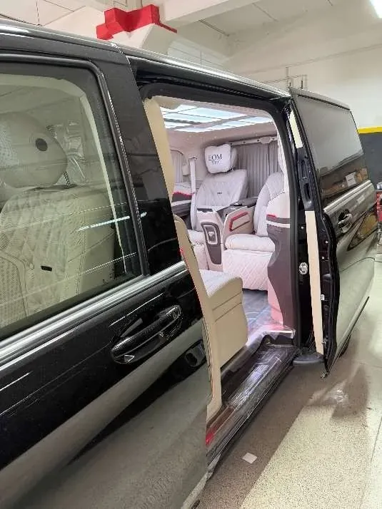 Mercedes-Benz V-Class photo 3