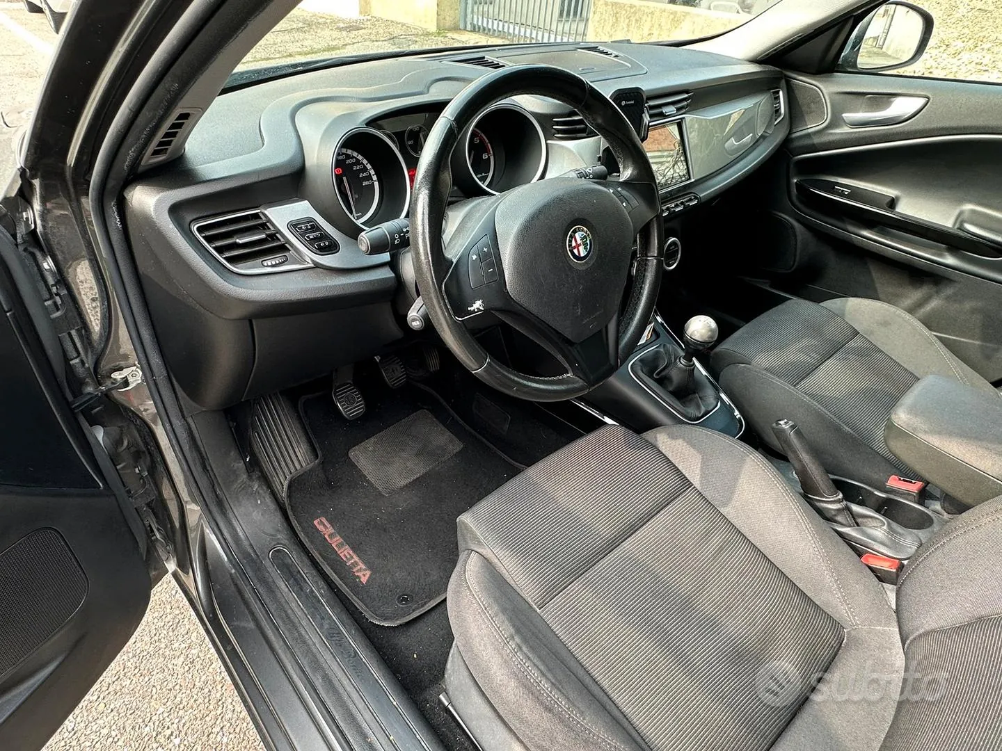 Alfa Romeo Giulietta 2013 photo 4