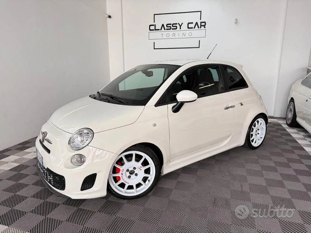 Abarth 500 2010 photo 2