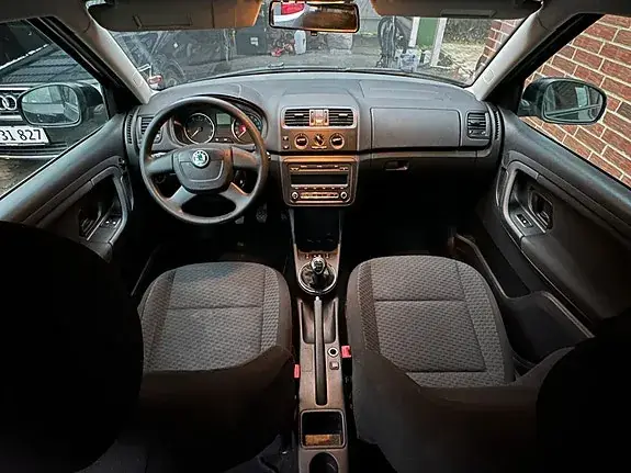 Skoda Fabia 2012 photo 4