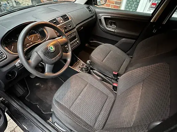 Skoda Fabia 2012 photo 5