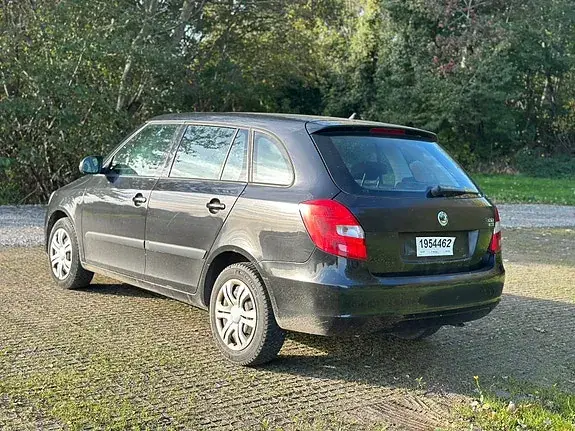 Skoda Fabia 2012 photo 3