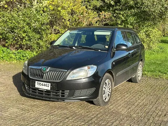 Skoda Fabia 2012 photo 2
