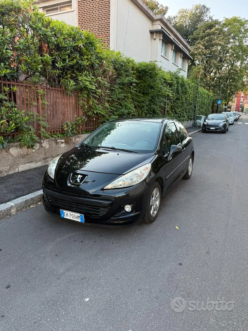 Peugeot 207 2011 photo 2