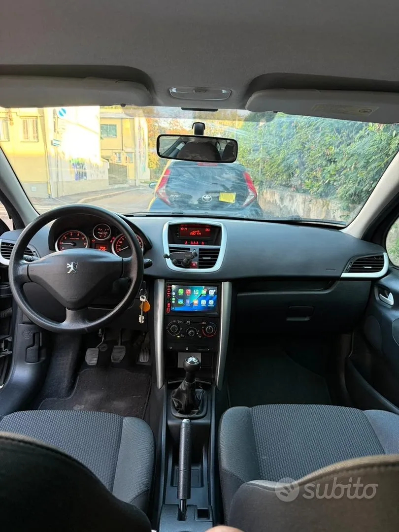 Peugeot 207 2011 photo 5