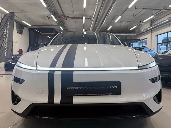 Tesla Model Y 2026 photo 2