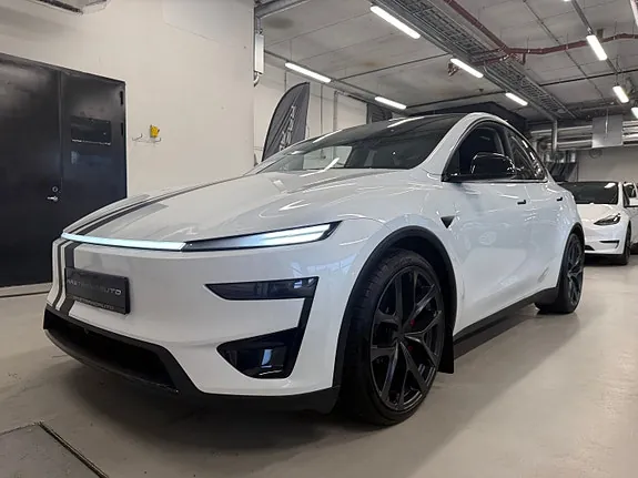 Tesla Model Y 2026 photo 3