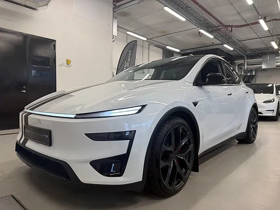 Tesla Model Y 2026 photo 4