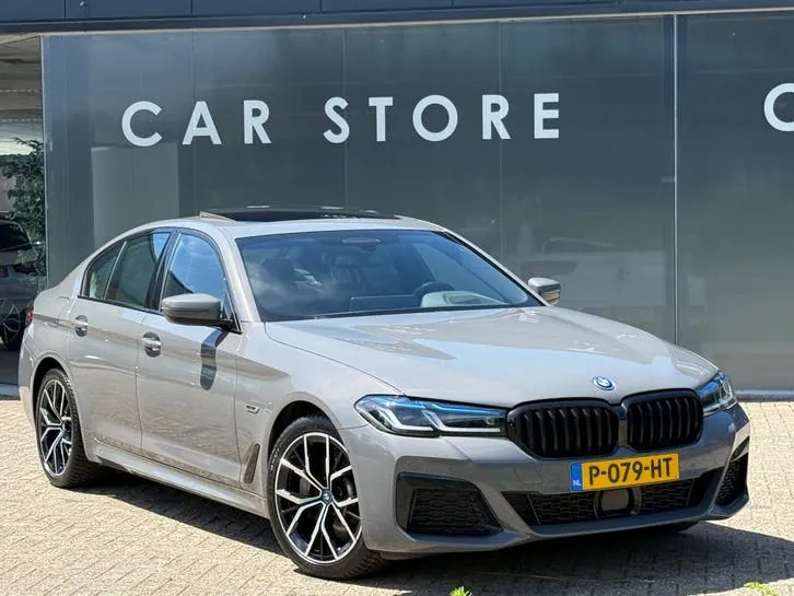 BMW 5 Series 2022 photo 2