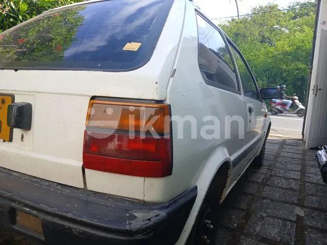 Nissan March 1998 photo 2