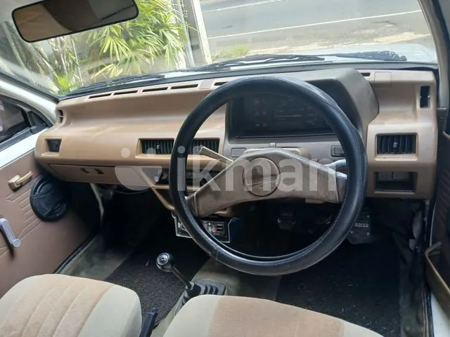 Nissan March 1998 photo 4
