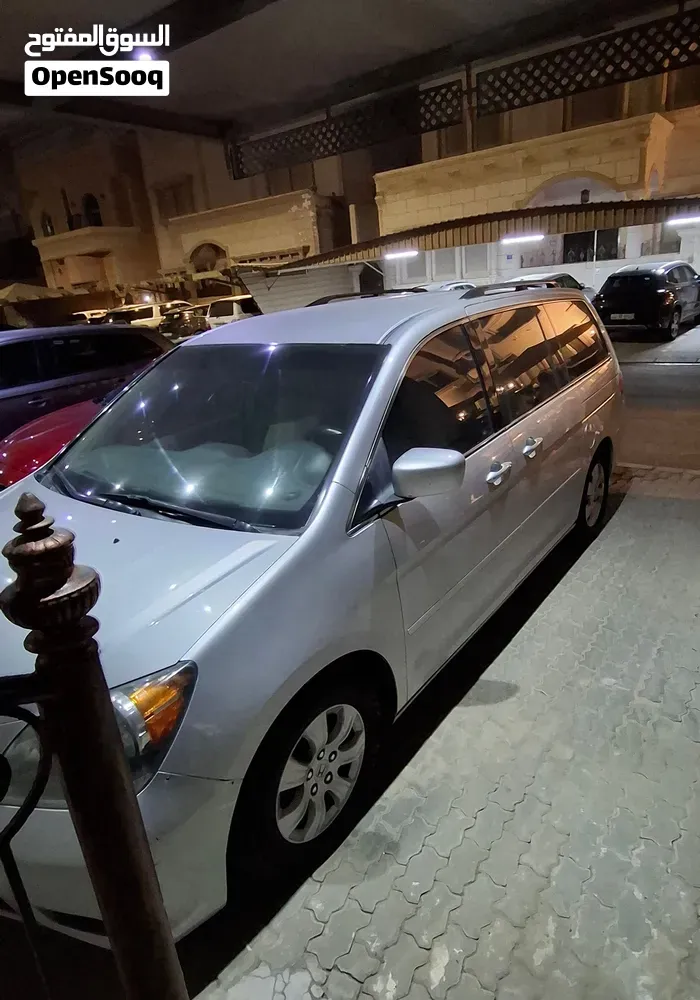Honda Odyssey 2010 photo 2