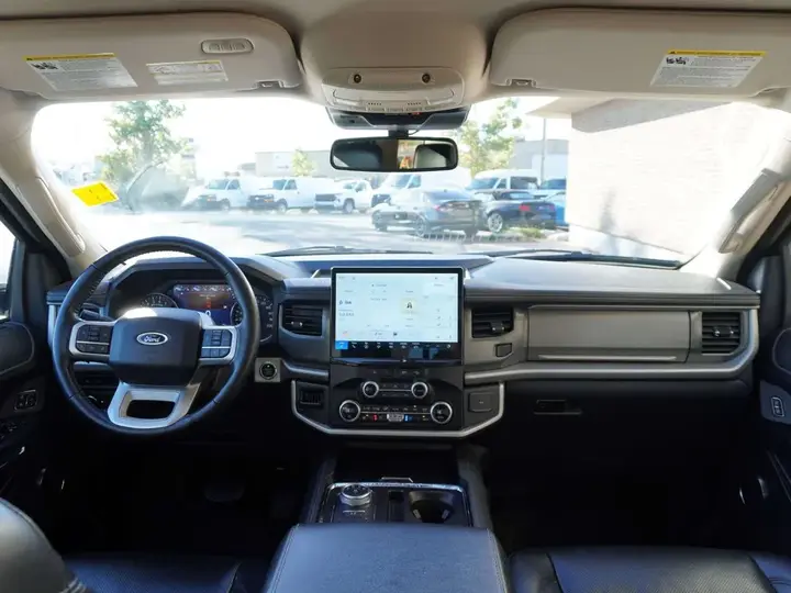 Ford Expedition 2024 photo 2