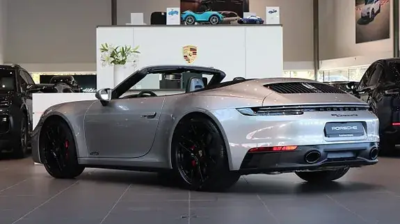 Porsche 911 2023 photo 2