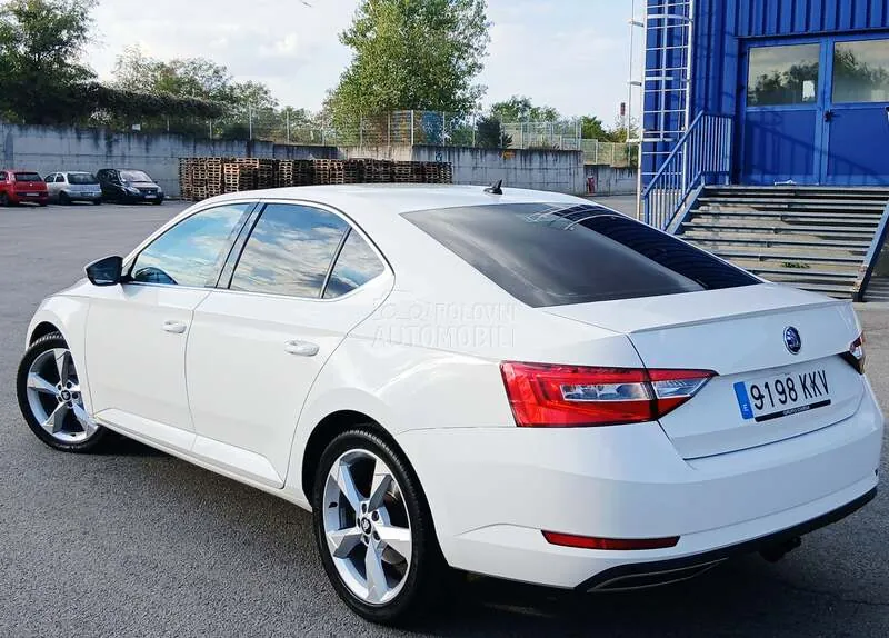 Skoda Superb 2018 photo 2