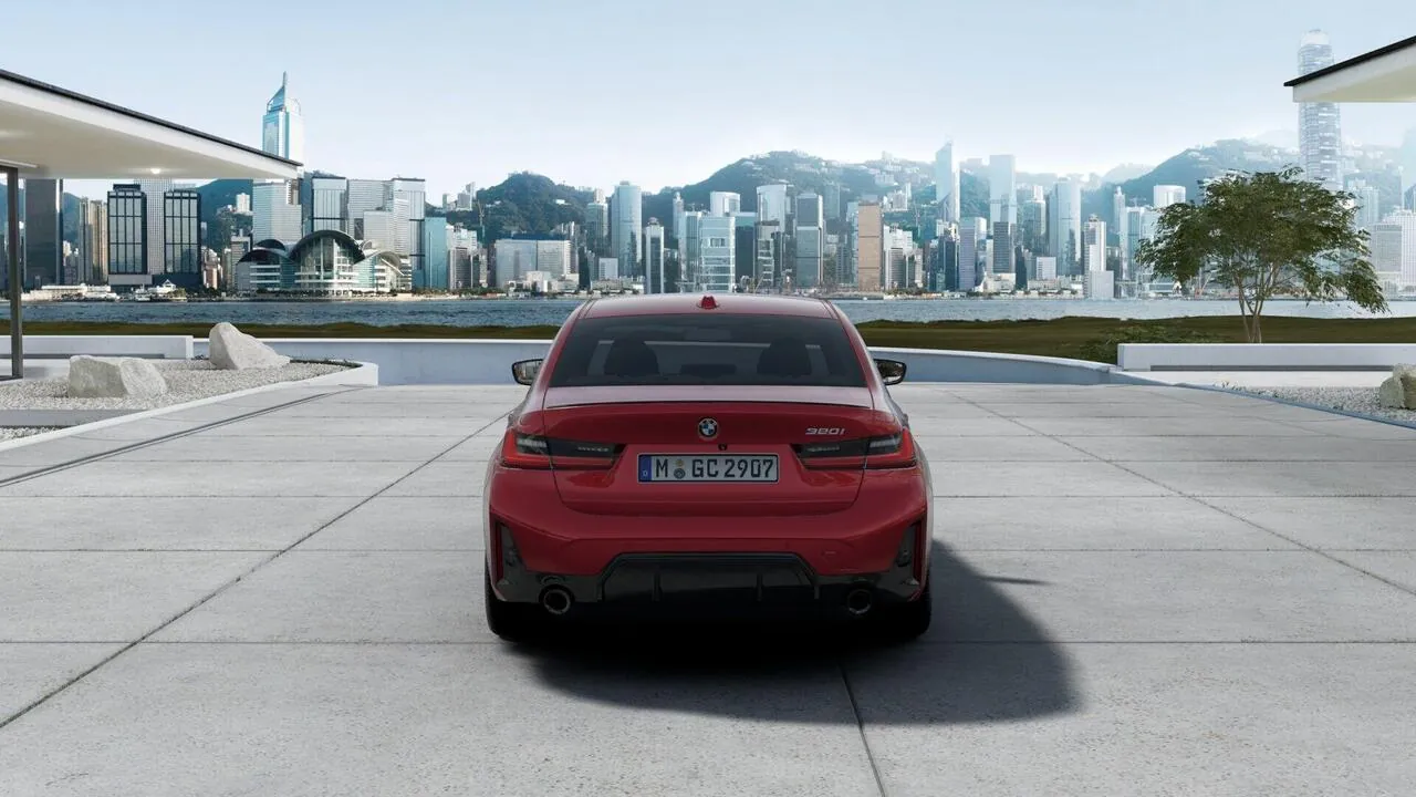 BMW 3 Series photo 5