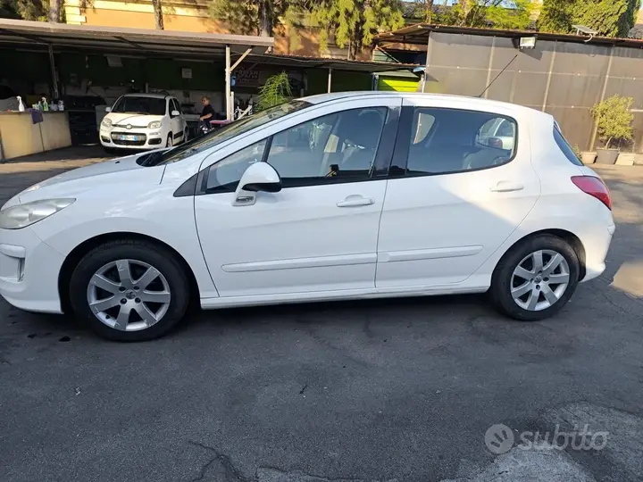 Peugeot 308 2010 photo 4