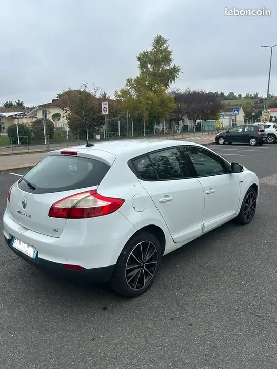 Renault Megane 2013 photo 2