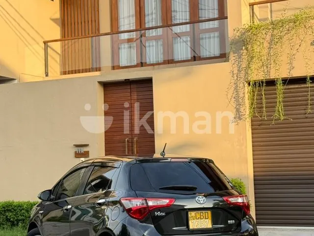 Toyota Vitz 2017 photo 3