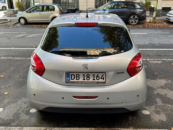 Peugeot 208 2012 photo 3