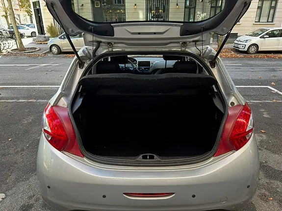 Peugeot 208 2012 photo 4