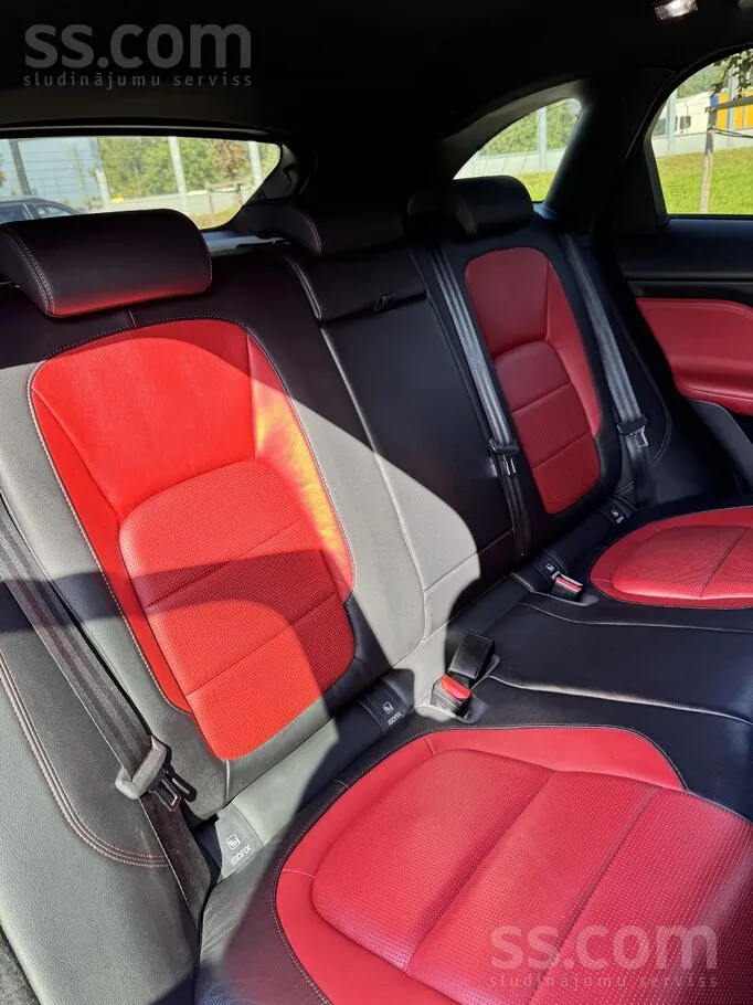 Jaguar F-Pace 2017 photo 5