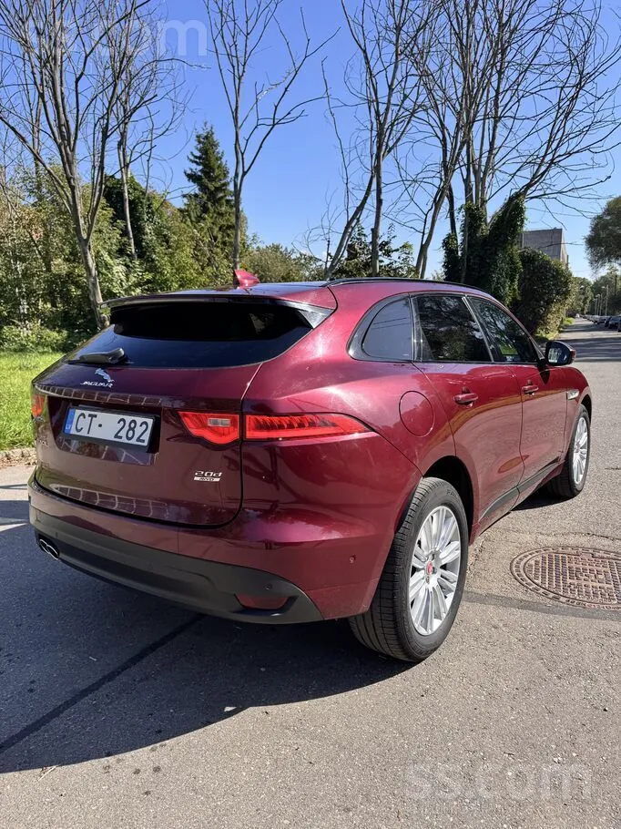 Jaguar F-Pace 2017 photo 2